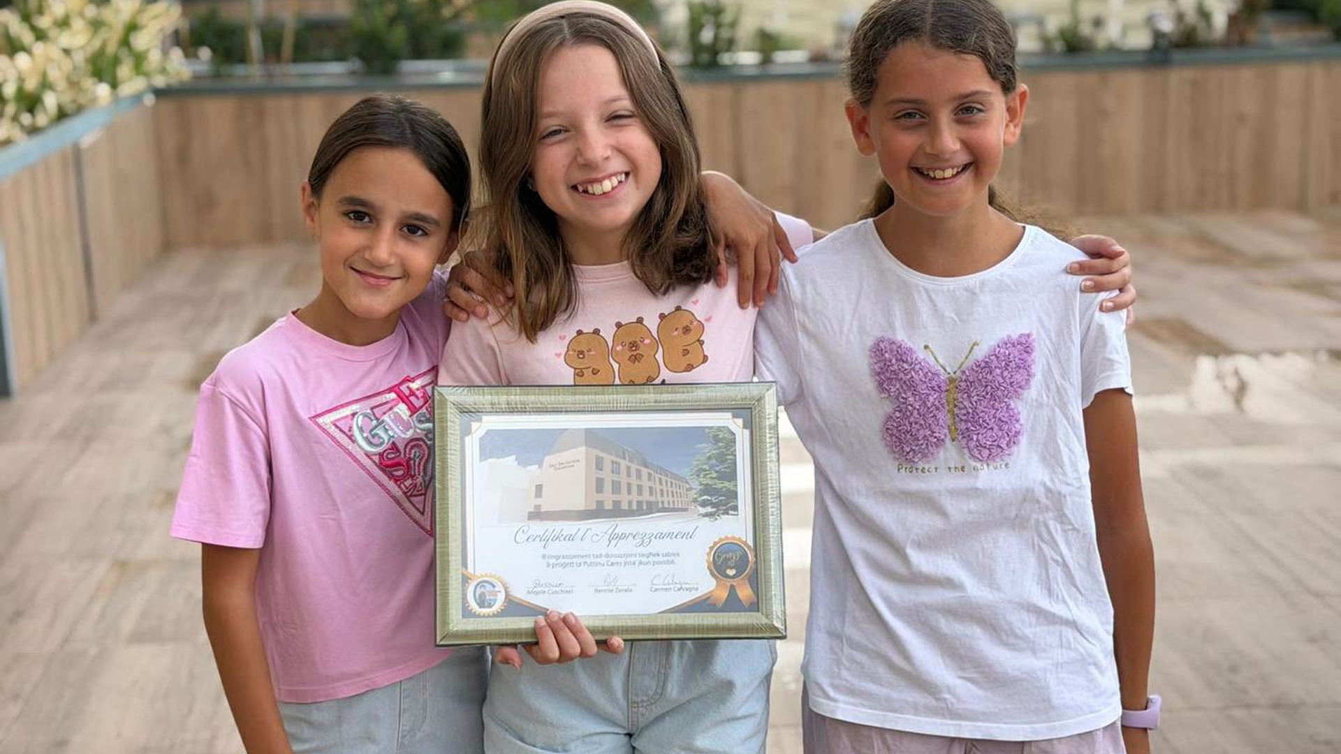 Three Girls Raise €745 For Puttinu Cares By Selling Handmade Bracelets